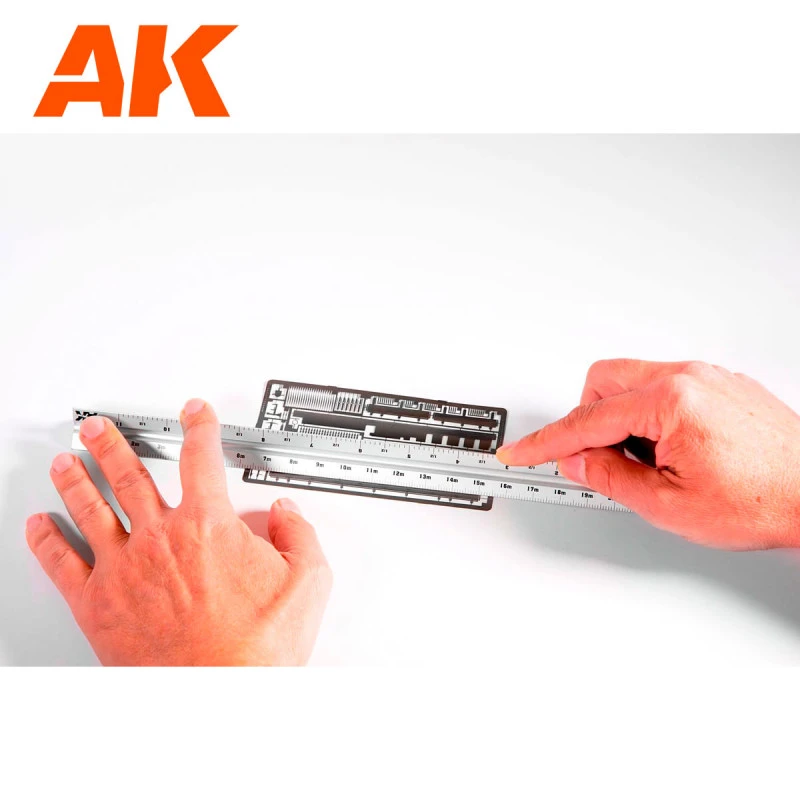 AK® Règle Triangulaire Métallique à échelles Multiples 3 AK® Règle Triangulaire Métallique à échelles Multiples