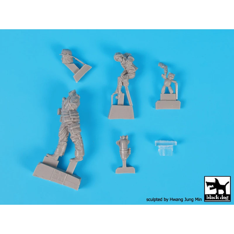 Black Dog® Pompier N°5 Avec Enfant 1:35 6 Black Dog® Pompier N°5 Avec Enfant 1:35 – Image 4
