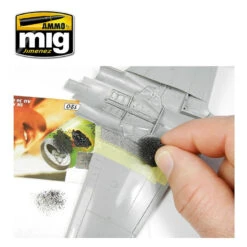 Pate Antidérapante Fine Noire Pour 1/72 - 1/48 20ml A.MIG-2034 20 Pate Antidérapante Fine Noire Pour 1/72 - 1/48 20ml A.MIG-2034 -Modèle Militaire Jouet pate antiderapante fine noire pour 172 148 20ml amig 2034 4